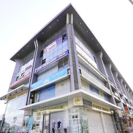 Hotel Nova Rooms Atlanta Shopping Surat Exterior foto