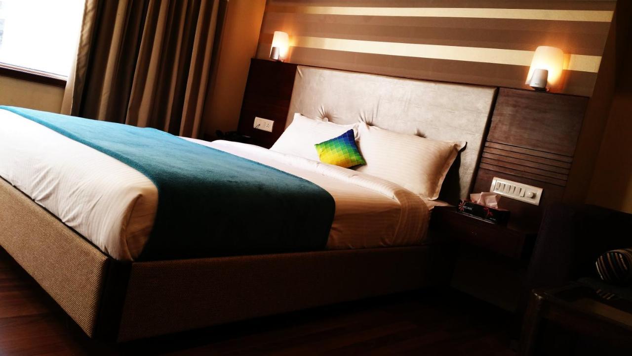 Hotel Nova Rooms Atlanta Shopping Surat Exterior foto